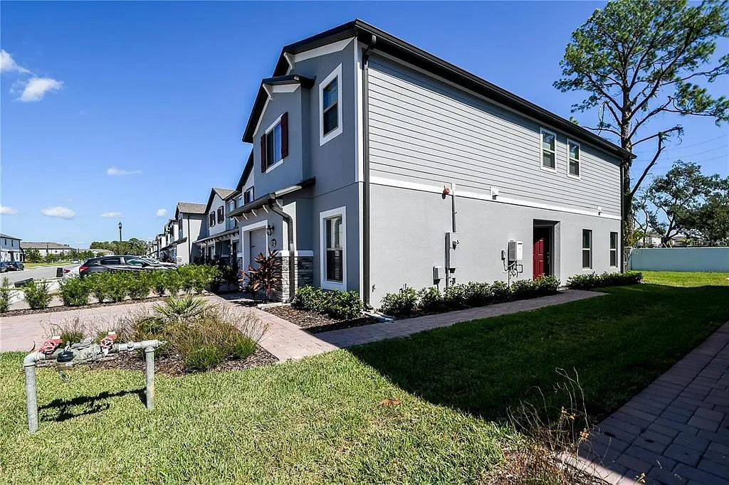 4 bed, 3.5 bath, 1745 sqft, $2,450 — Photo 3
