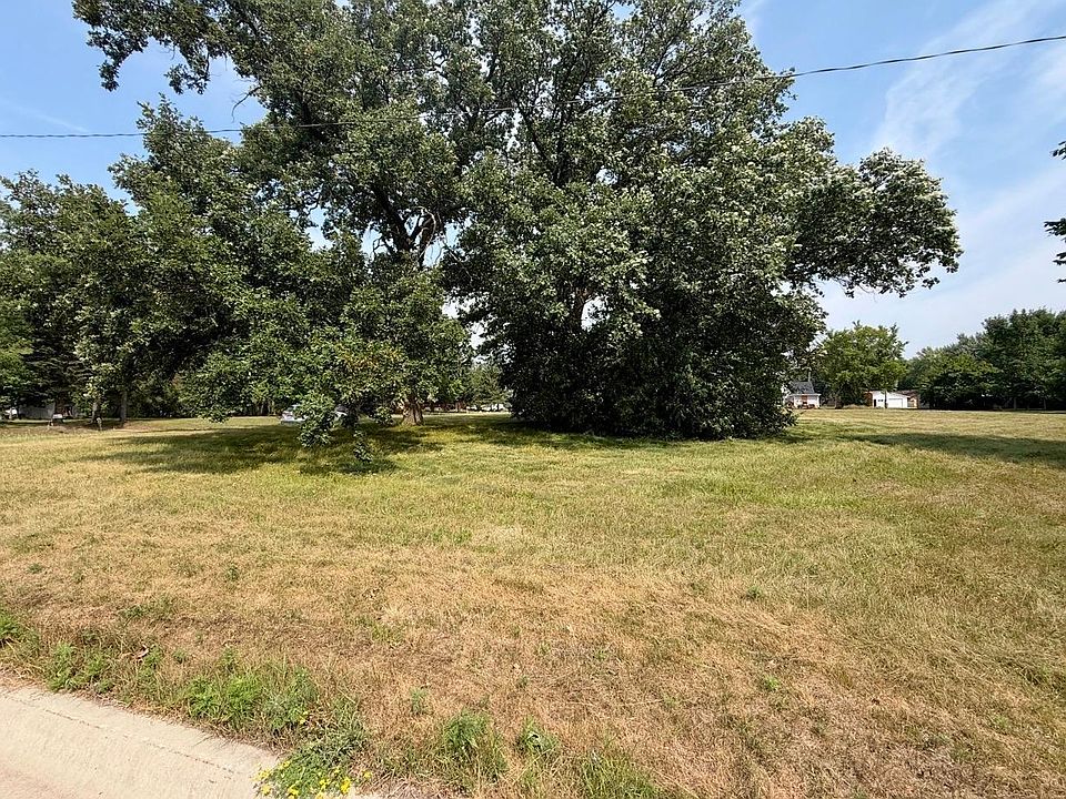 1st image of 605 8th St SW