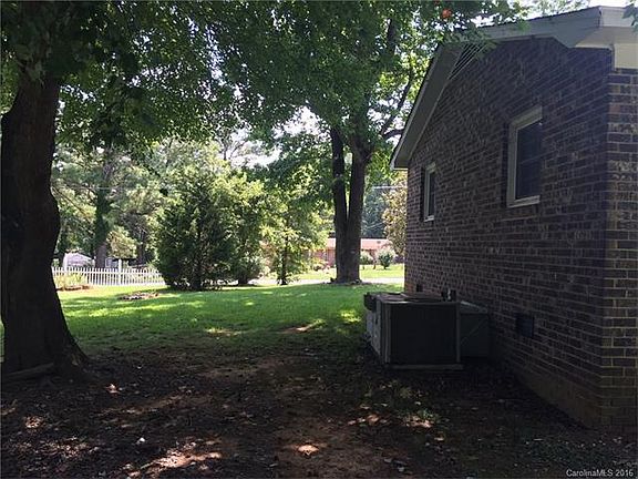 5th image of 398 Birchwood Dr