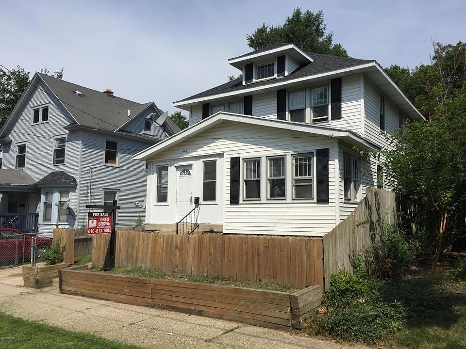 1st image of 421 Prince St SE