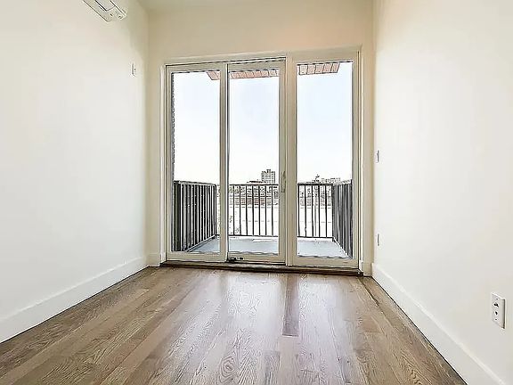 4th image of 1520 Putnam Ave #2B