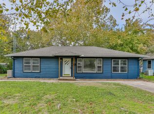 1105 N Howeth St, Gainesville, TX 76240