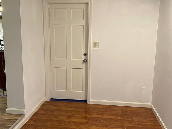 4th image of 657 University Stsan
