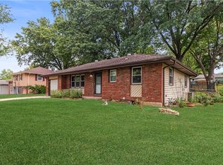 1609 N Howard Dr, Independence, MO 64050