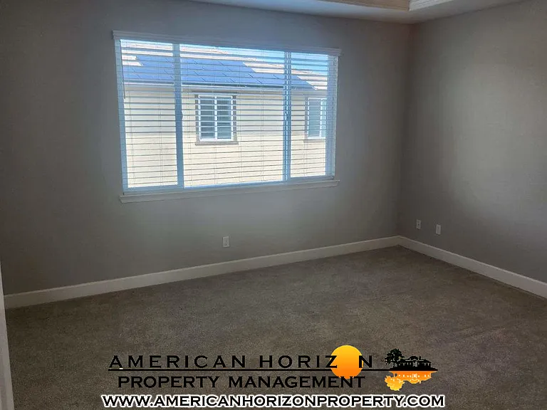 1402 Roth Pl — Photo 6