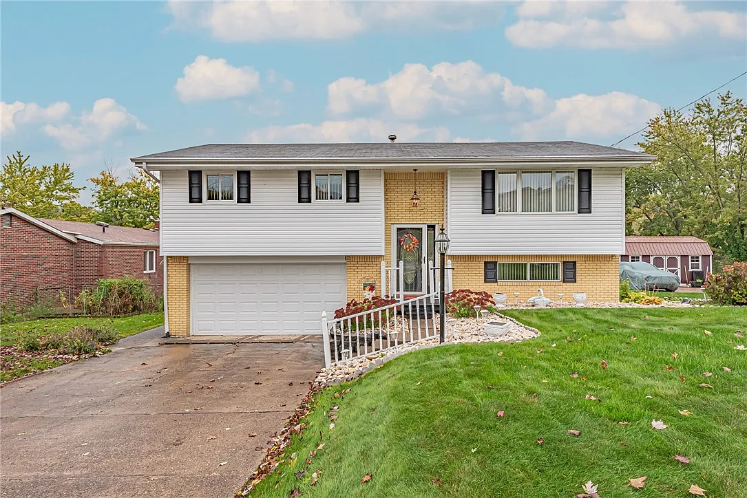 4090 Stratford Dr photo 1