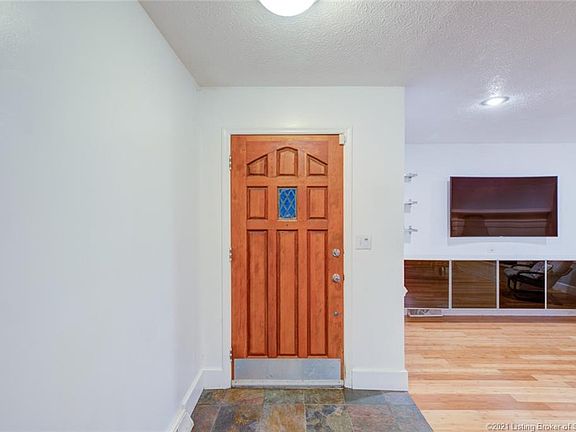 4th image of 1003 Wildwood Ln
