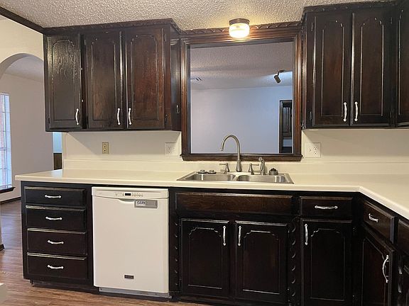 Double Basin sink w/ disposal and Dishwasher