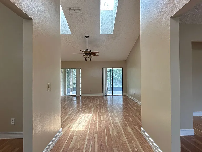 487 Carrigan Ave — Photo 6