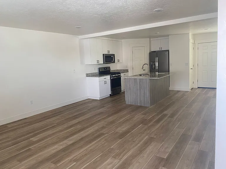 920 S 25 E — Photo 2