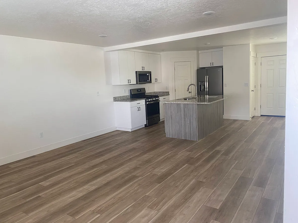 Building Photo - 920 S 25 E