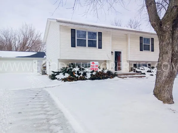 2405 3rd St SW, Altoona, IA 50009
