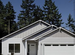 650 Fox Pine Ln, Anytown, OR 97405