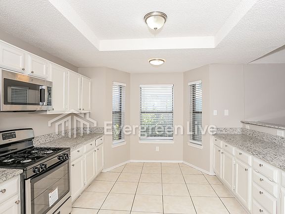 5th image of 813 Desoto Dr