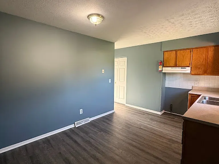 3009 Coventry Blvd NE — Photo 7