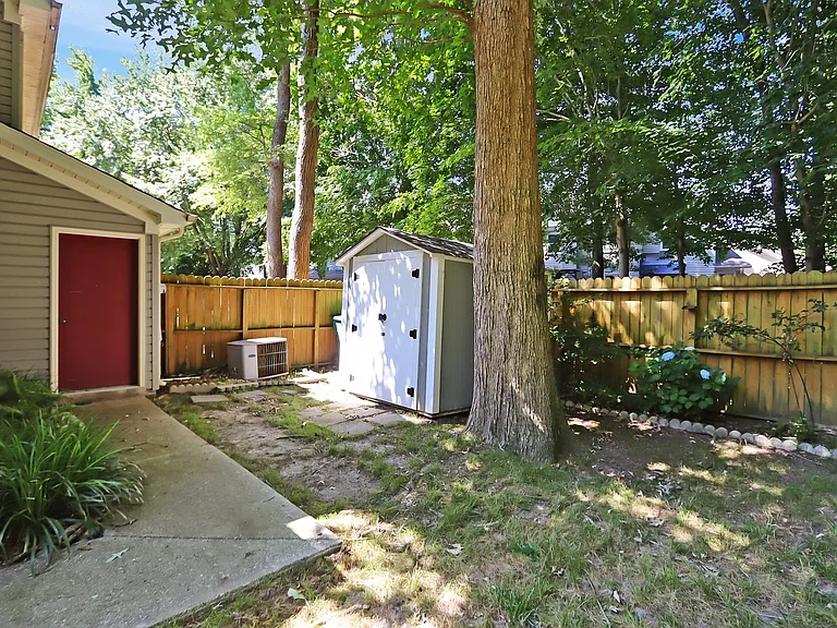 109 Larkspur Holw — Photo 21