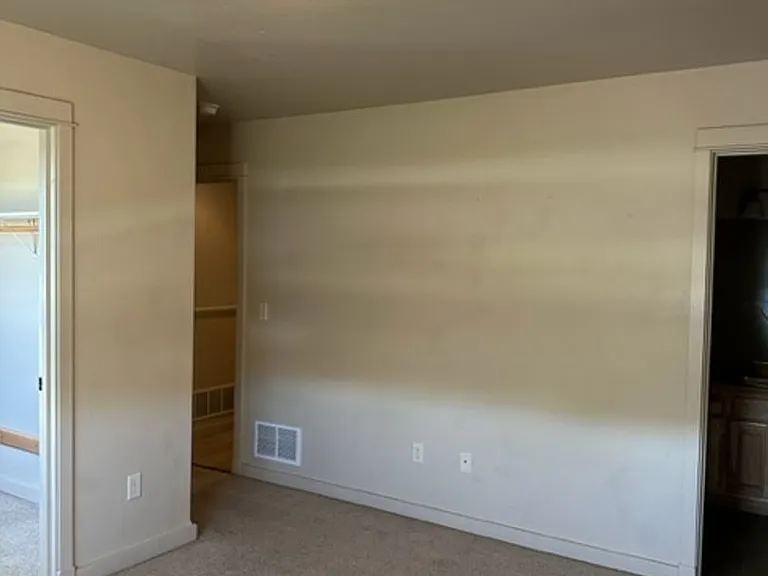 923 Saxon Way — Photo 18