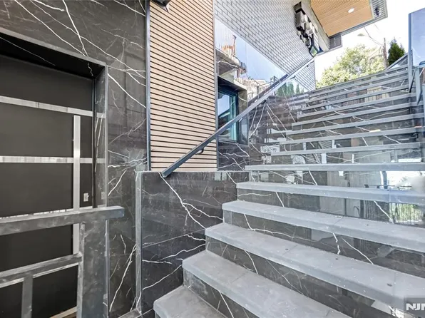 114 Pine Street image 32 of 35