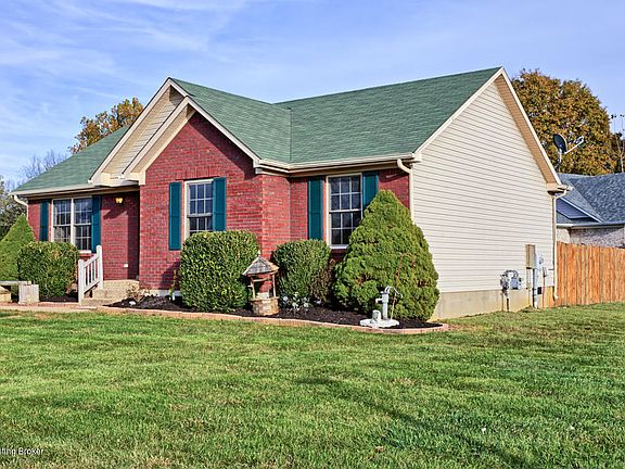 3rd image of 208 Aulbern Dr E