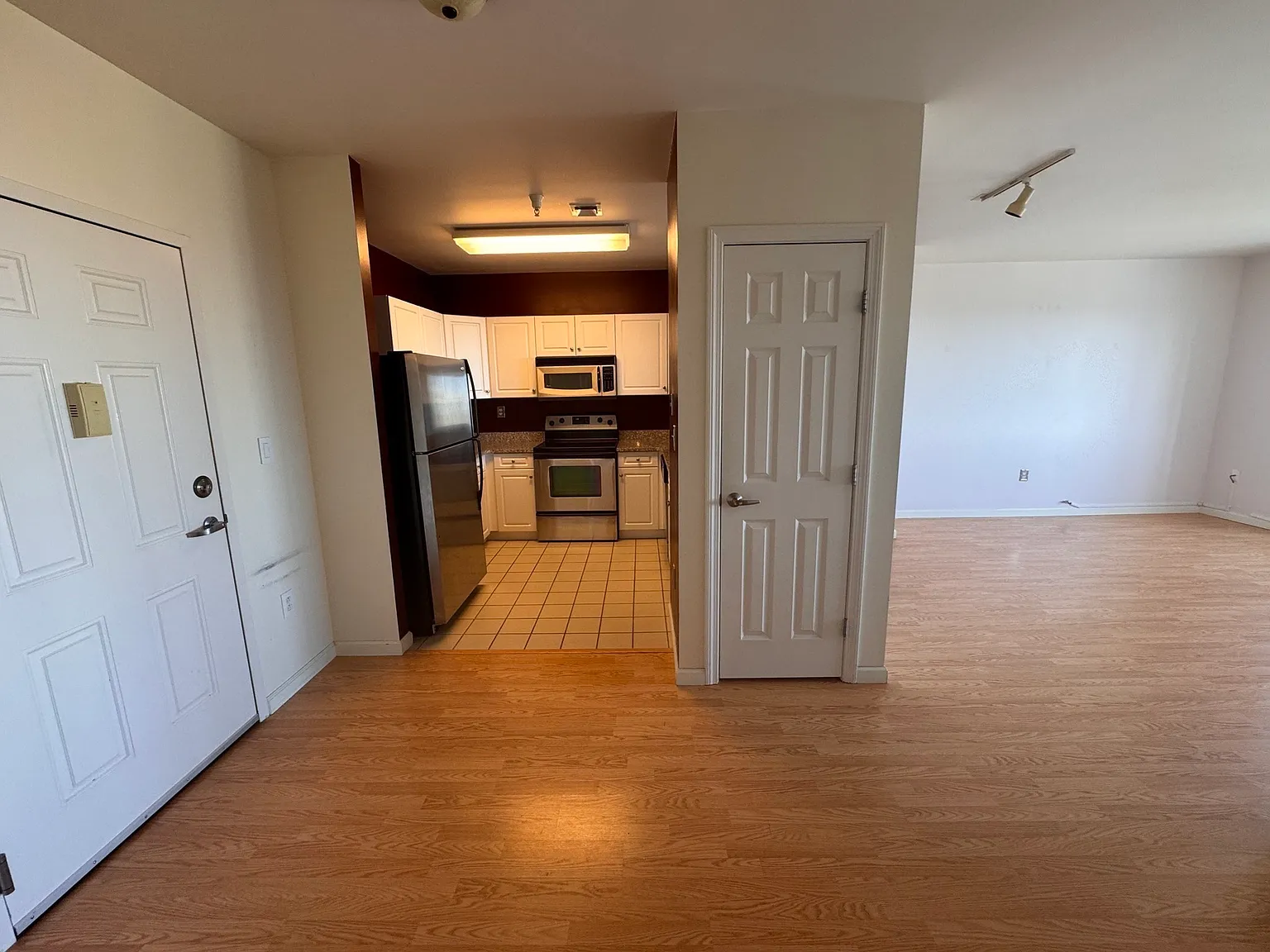 1 bed, 1.0 bath, 804 sqft, $2,400 — Photo 4
