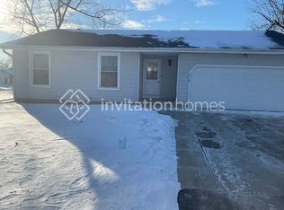 416 Deerpath Dr, Lindenhurst, IL 60046