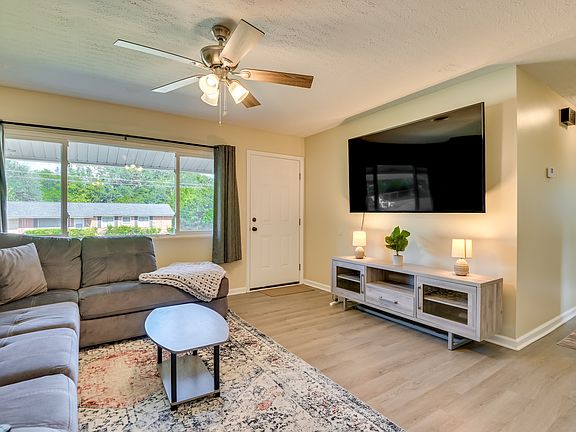 4th image of 3106 Evergreen Dr