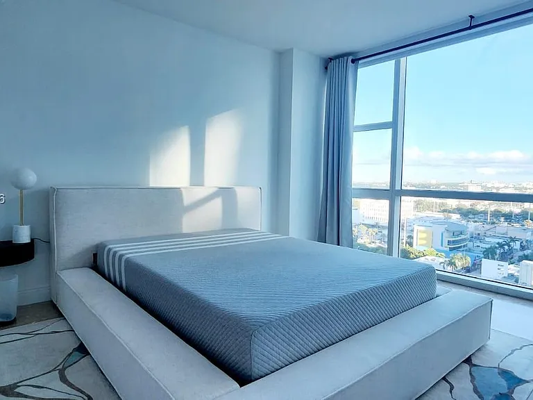 6801 Collins Ave #LPH05 — Photo 20