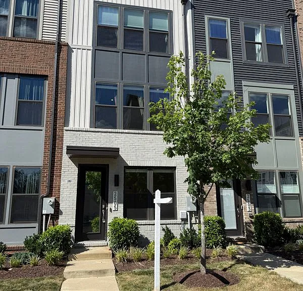 2505 Nicholson St — Photo 2