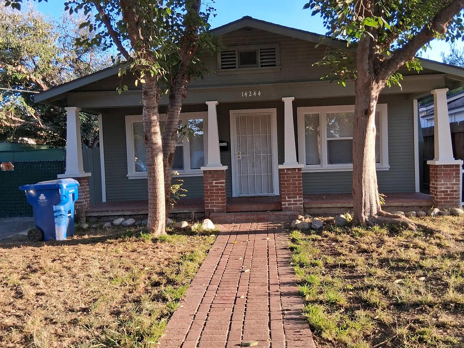 2 bed, 1000 sqft, $4,100 — Photo 1