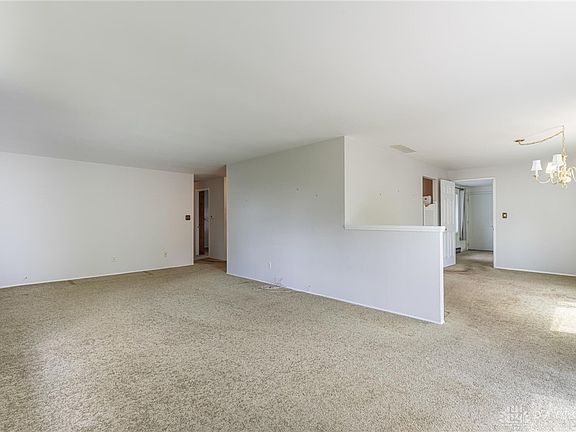 5th image of 201 Gershwin Dr