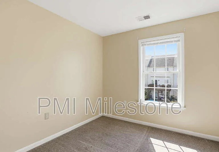 24 Mabel Ln — Photo 17