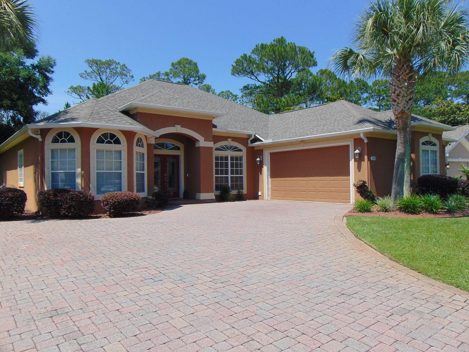 3 bed, 2.0 bath, 2502 sqft, $2,800 — Photo 3