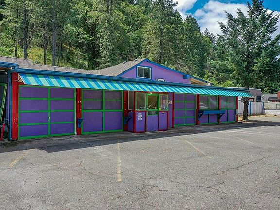 2nd image of 8775 Rogue River Hwy