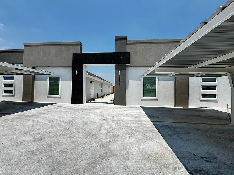 3704 Ventura Ave #1 — Photo 15