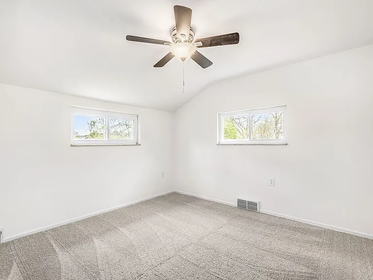 2124 Fairland St — Photo 10