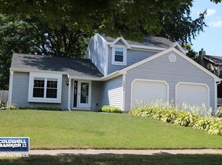 1086 Abbey Dr, Crystal Lake, IL 60014