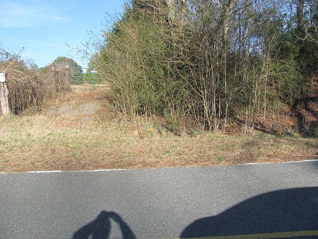 2nd image of 2370 Martin Rd