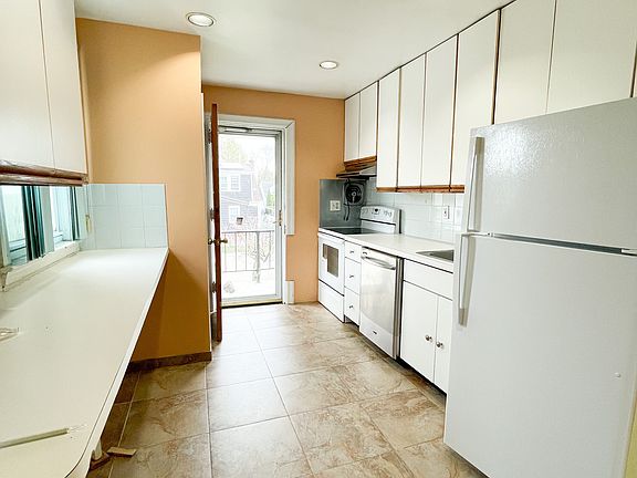5th image of 17 Westview Ave #2