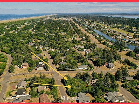 3rd image of 119 Ocean Lake Way SW