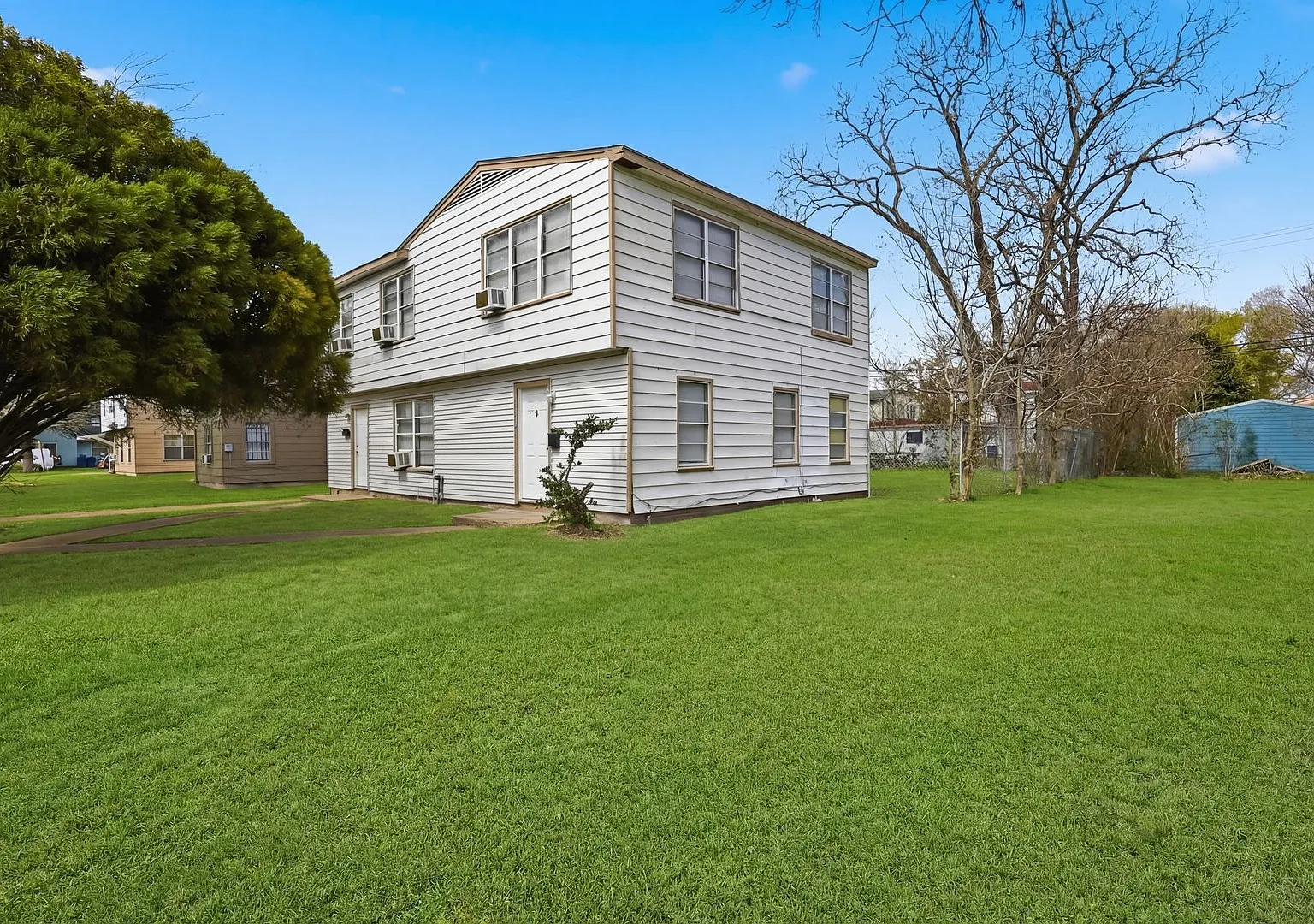 Spacious & Newly Updated! *Housing Accepted/ Section 8 * Apply Today! — Photo 2