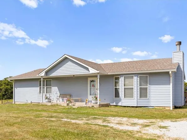 2185 Iowa Rd, Ottawa, KS 66067