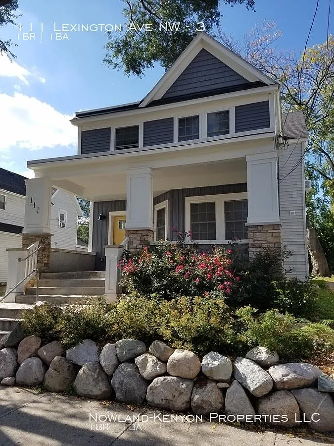 111 Lexington Ave NW — Photo 1