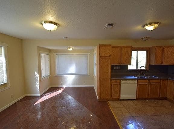 3rd image of 4924 Hazel Ave