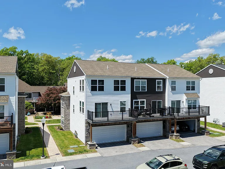121 High Pointe Dr #38 — Photo 22