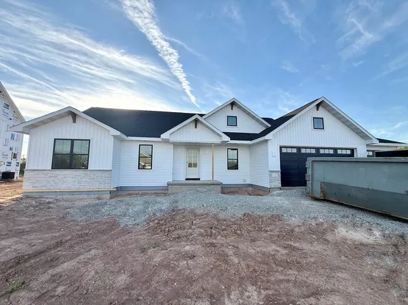 N8864 Galway Ln, Menasha, WI 54952