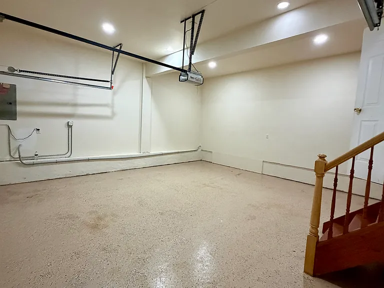 65 Linden St #2 — Photo 16