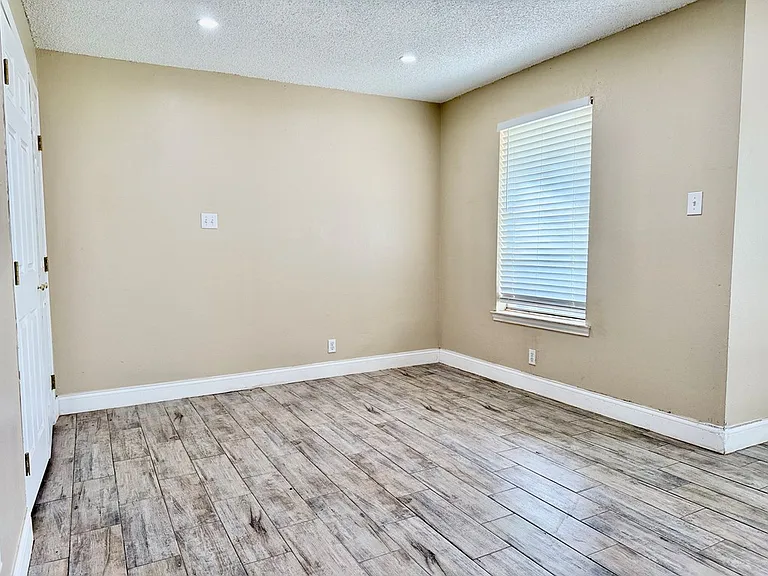 1604 E Pine Ave — Photo 8