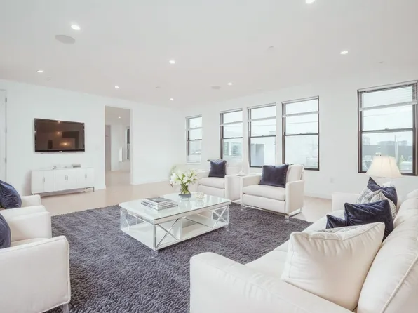 340 W 2nd St #19, Boston, MA 02127