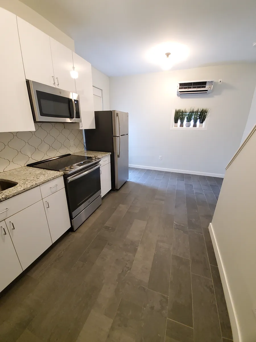 Building Photo - 26-16 23rd Ave #1R