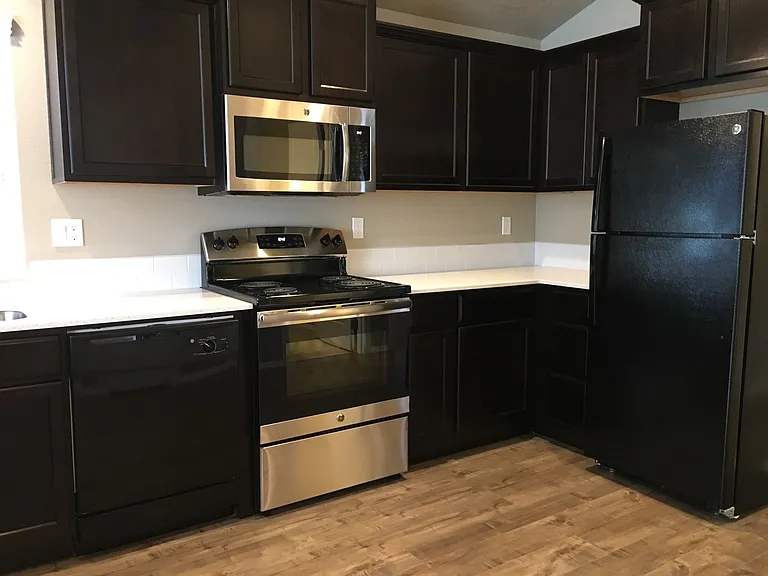 594 N Trinity Way — Photo 4